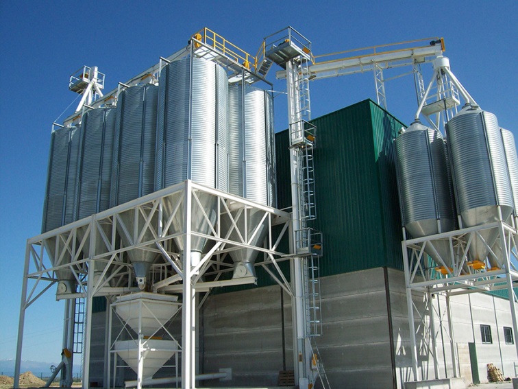 feed conversion, feed conversion ratio, biosecurity, bin scales, bin monitoring system, feed control, precision feeding, sow health, bin scales, remote bin monitoring, cloud feed bin, bin weighing, lactation bin, bintrac, herdstar, precision farming